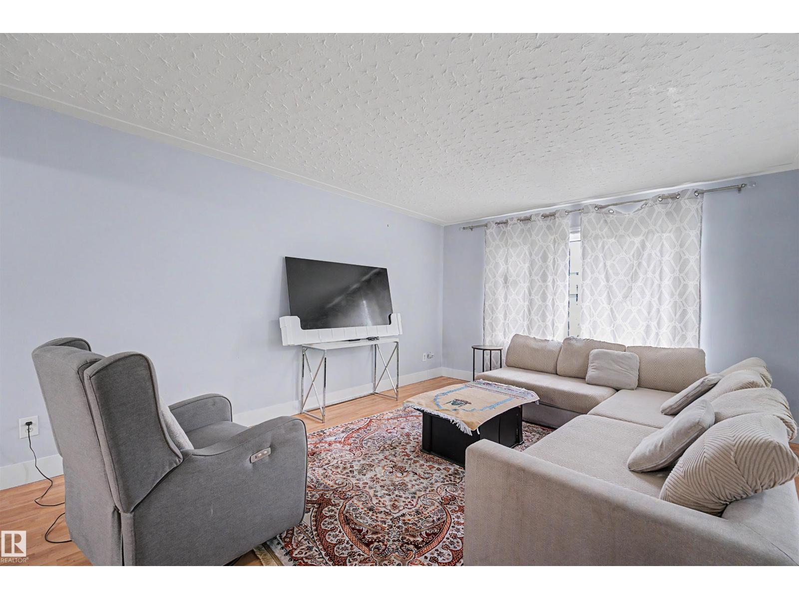 12707 87 ST NW - 4