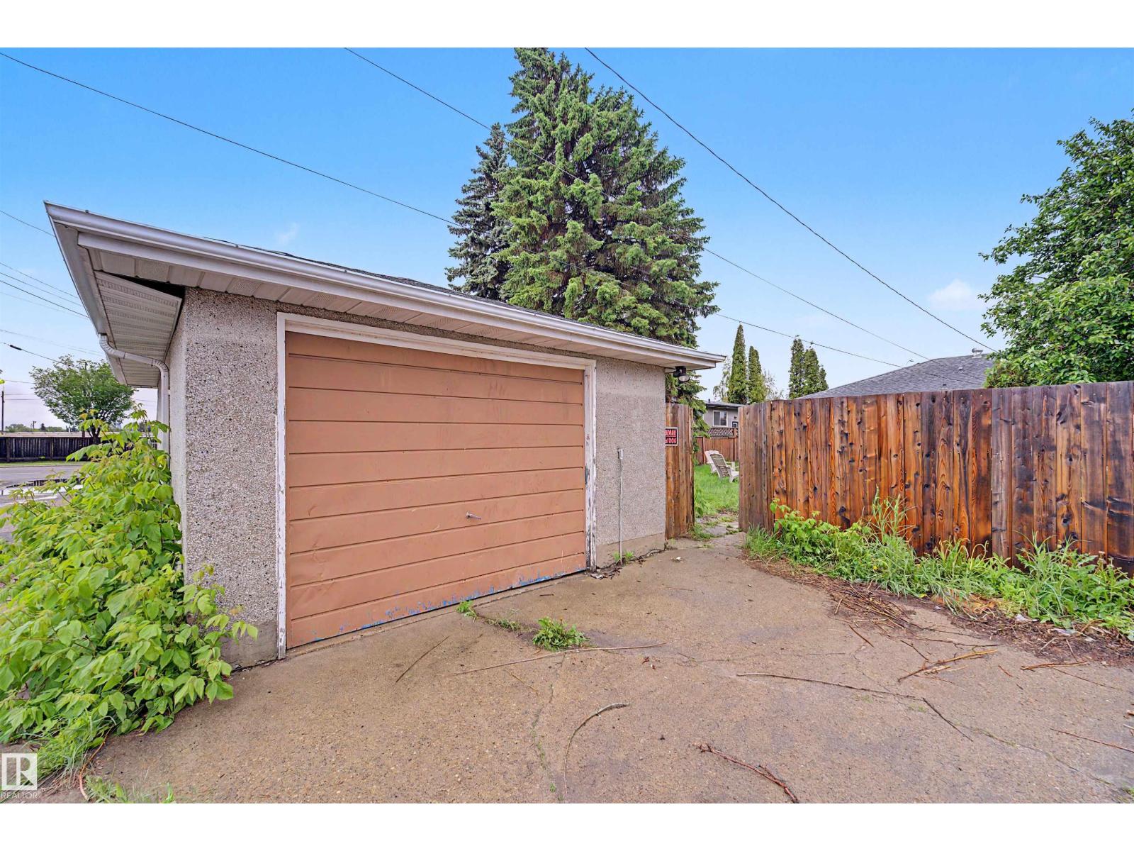 12707 87 ST NW - 43