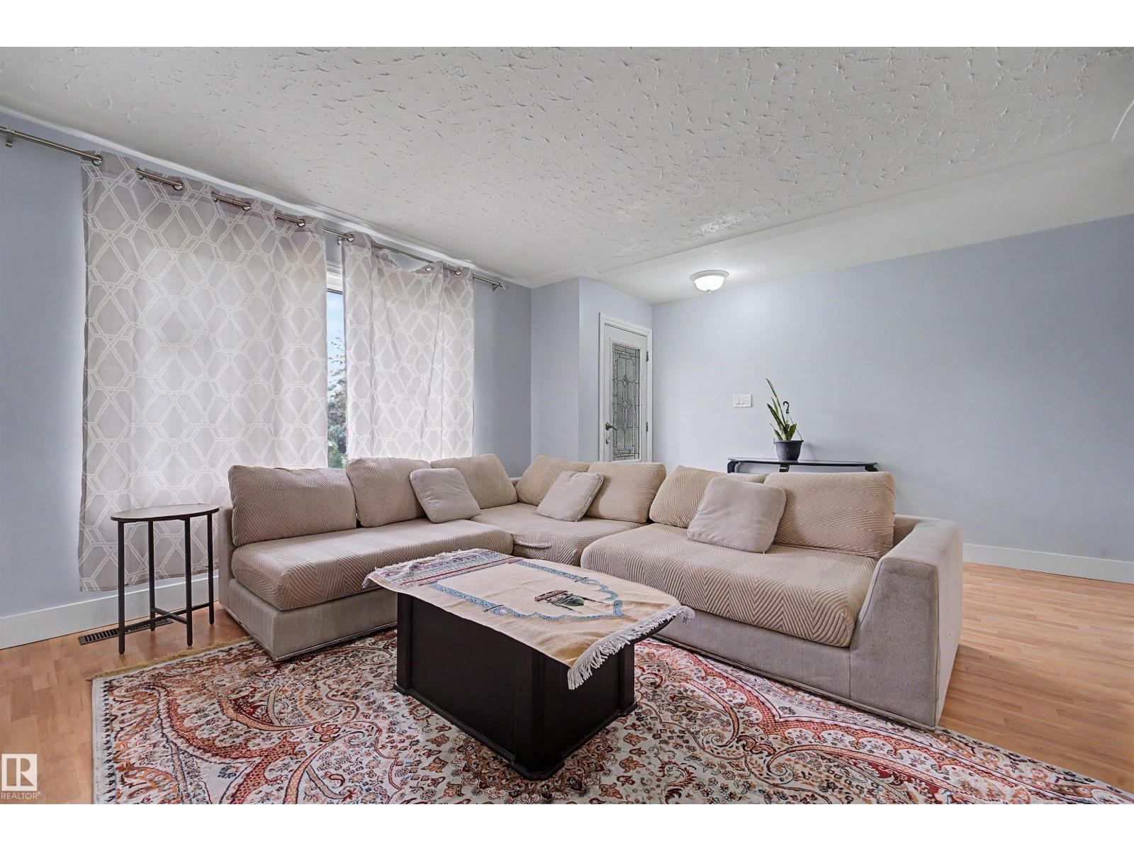 12707 87 ST NW - 5