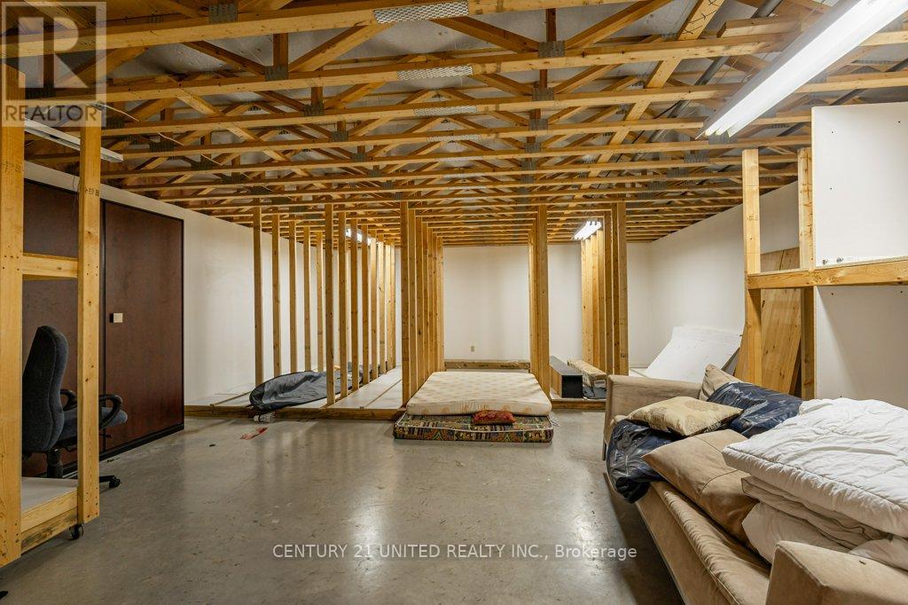 1080 CLYDESDALE ROAD - 40