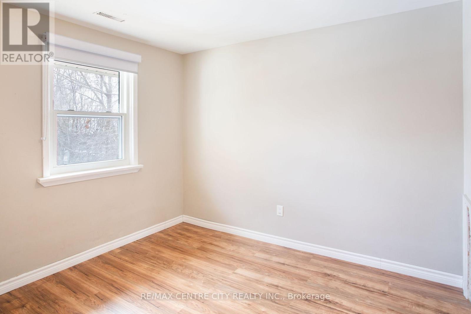 1231 SUNNINGDALE ROAD E - 19