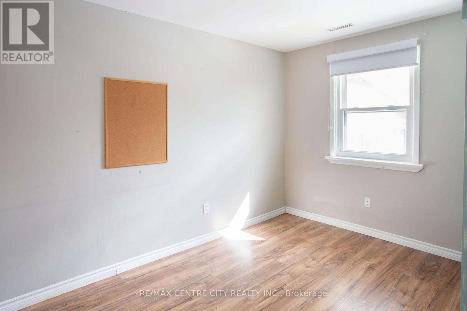 1231 SUNNINGDALE ROAD E - 21