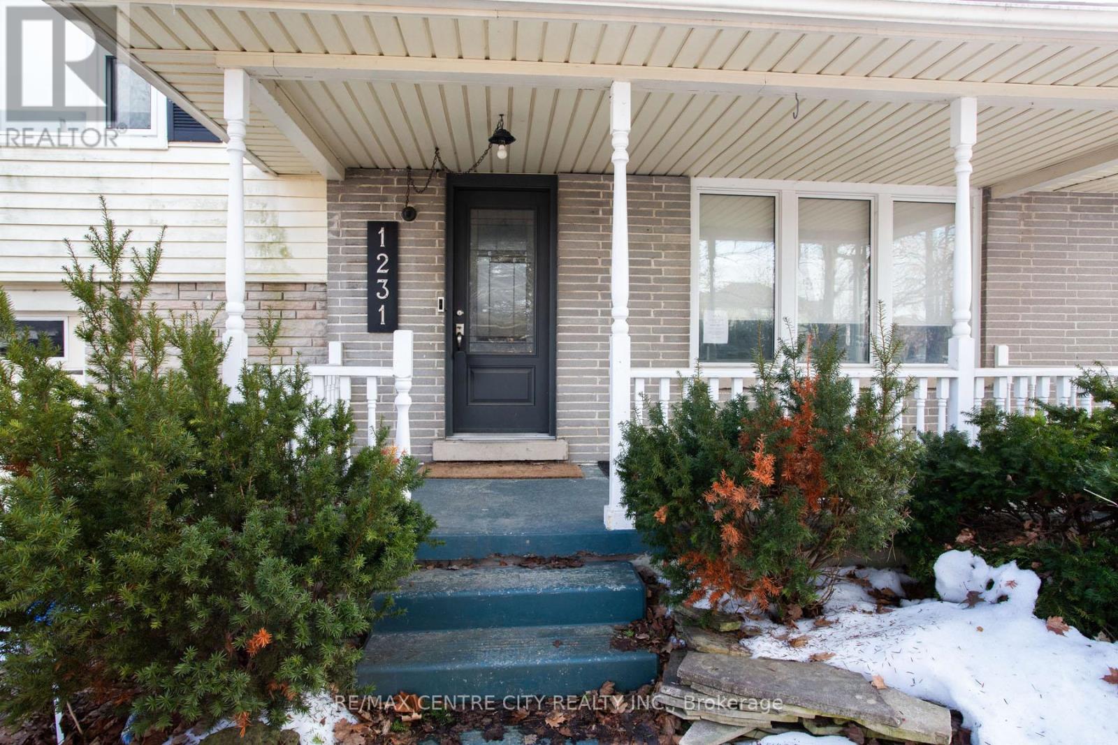 1231 SUNNINGDALE ROAD E - 2