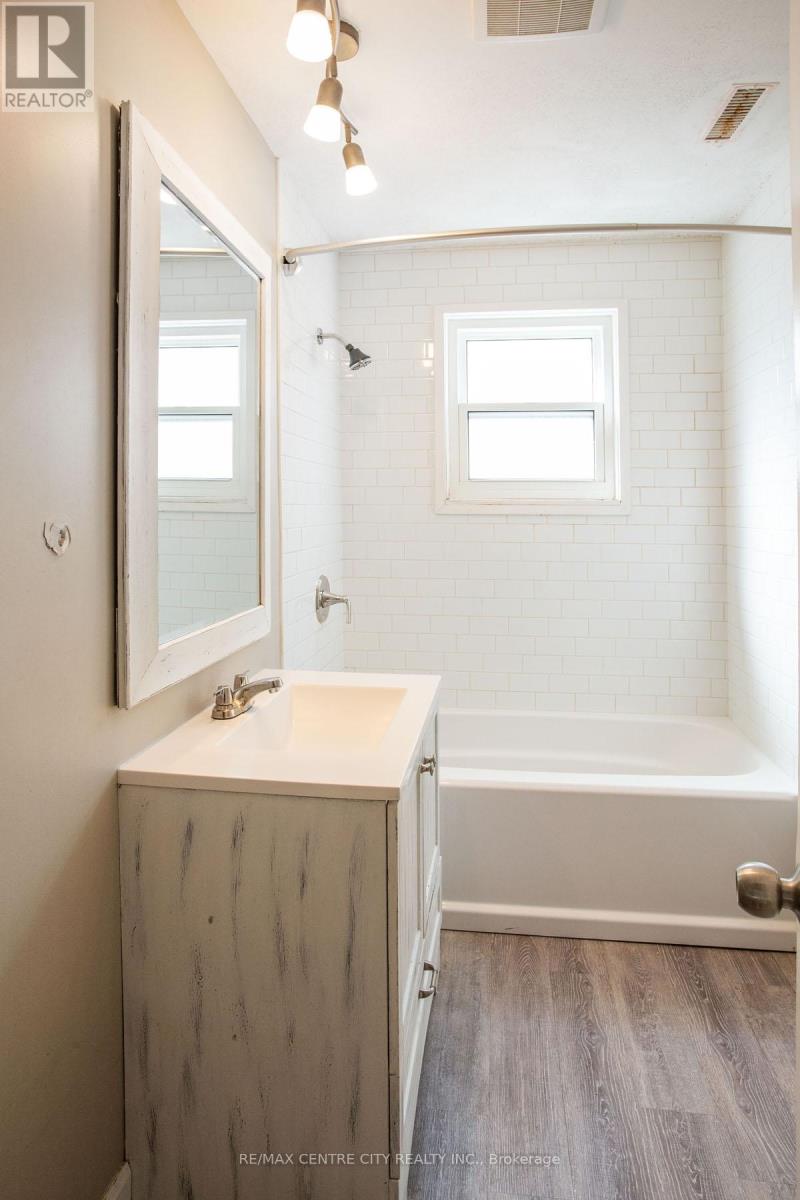 1231 SUNNINGDALE ROAD E - 26