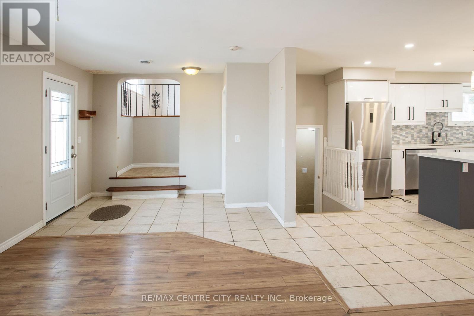 1231 SUNNINGDALE ROAD E - 27