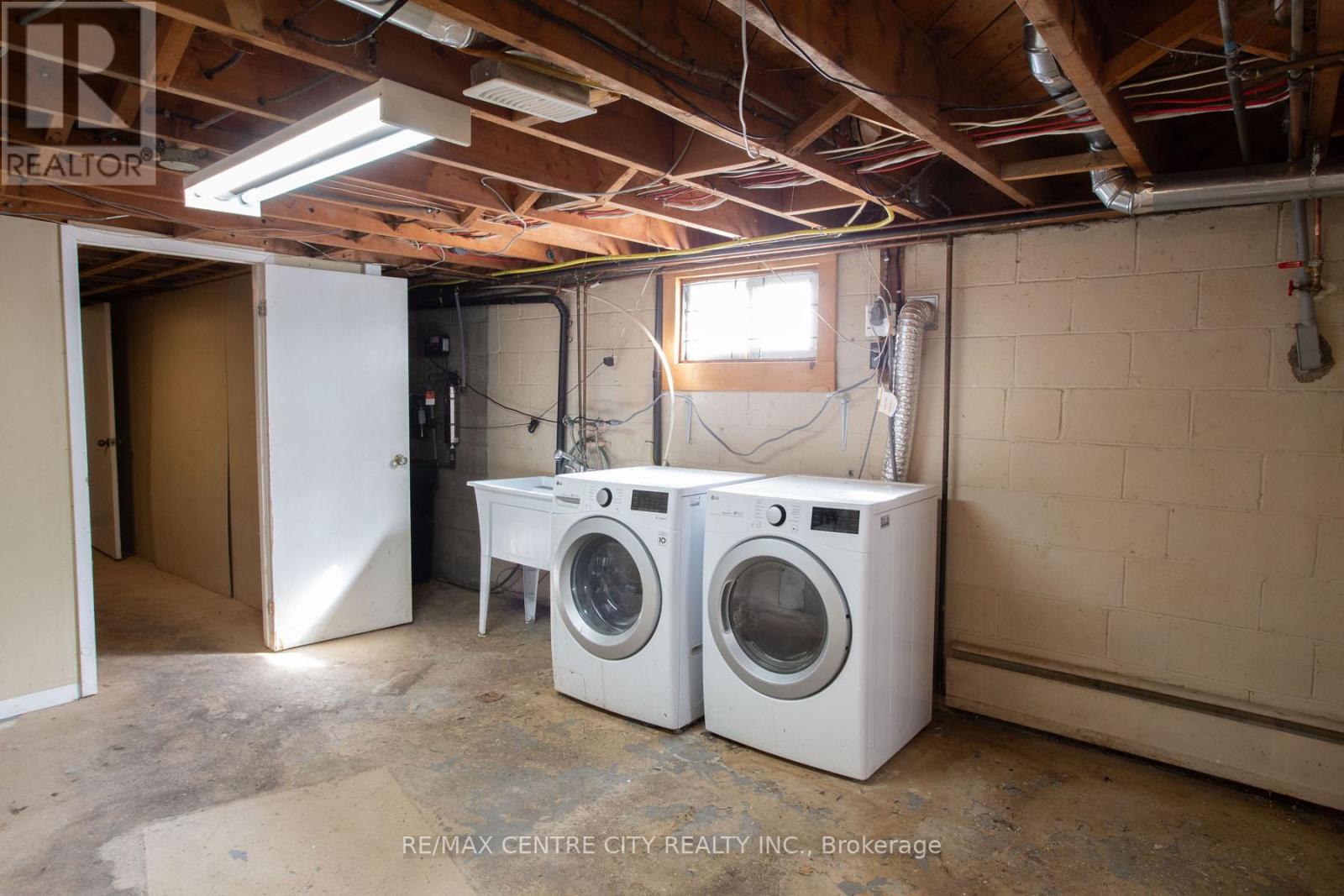 1231 SUNNINGDALE ROAD E - 39