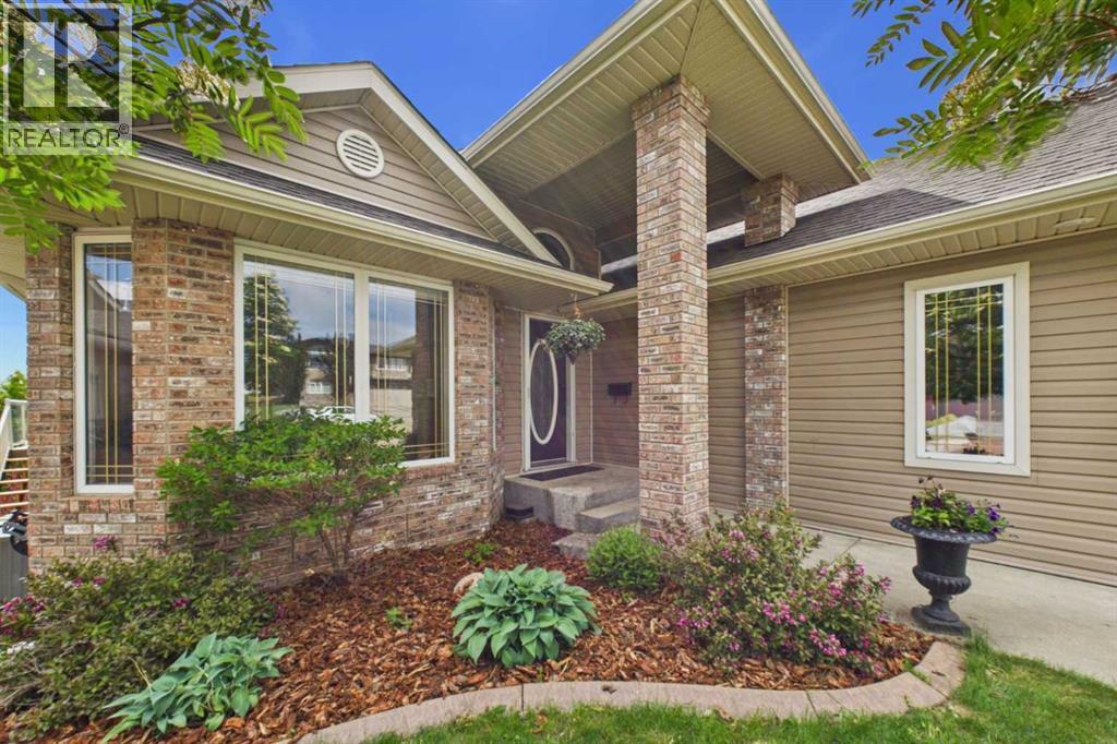 32 Lakes Close - photo 3