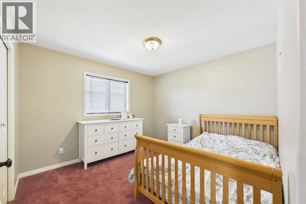32 Lakes Close — photo 31