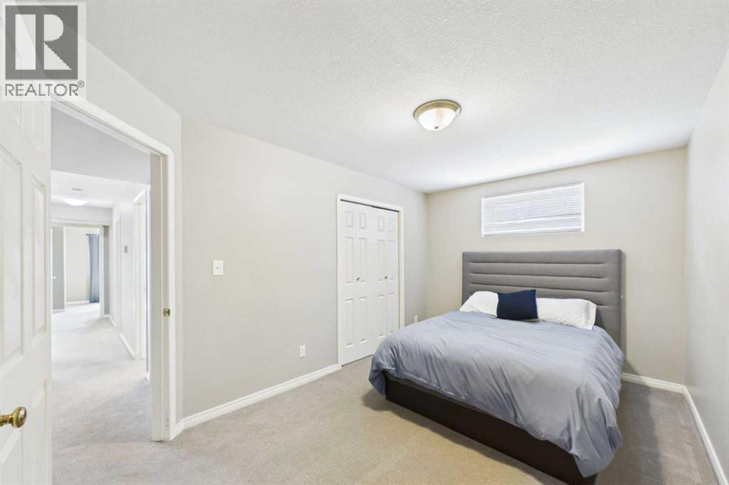 32 Lakes Close — photo 42