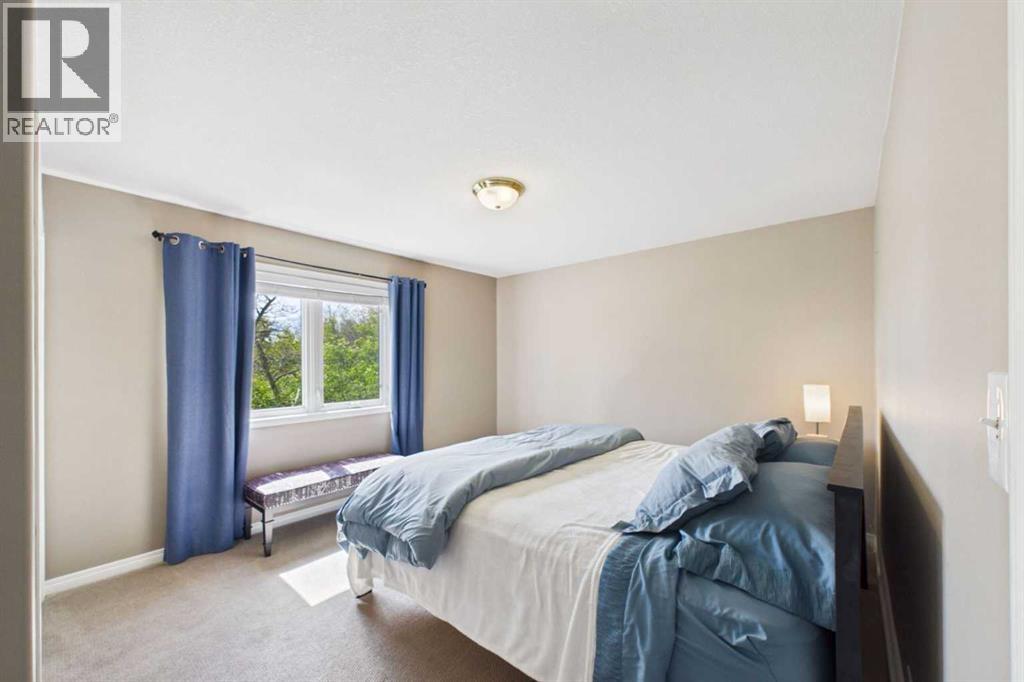 32 Lakes Close — photo 38