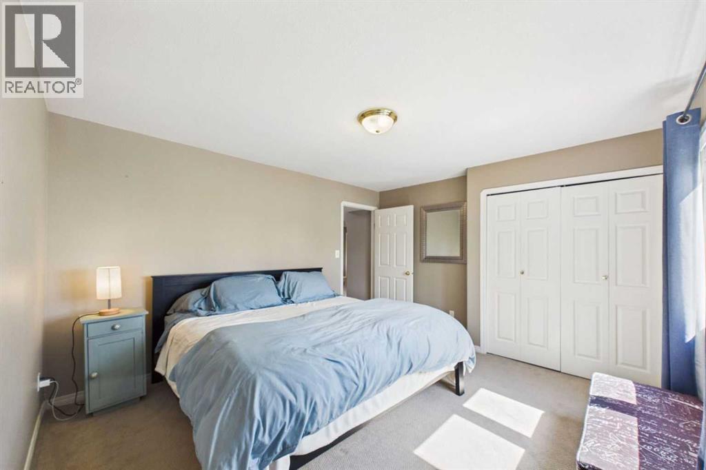 32 Lakes Close — photo 39