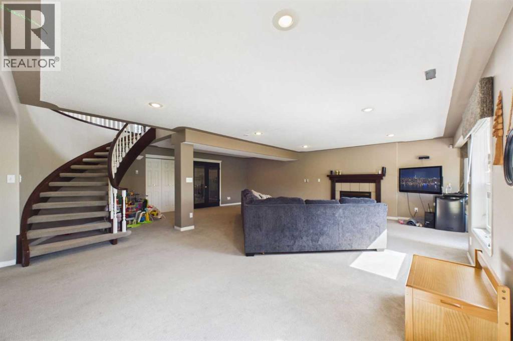 32 Lakes Close — photo 34