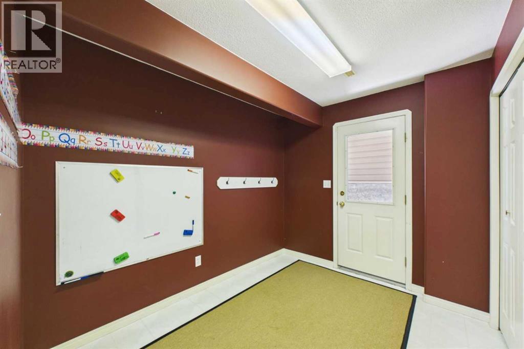 32 Lakes Close — photo 40