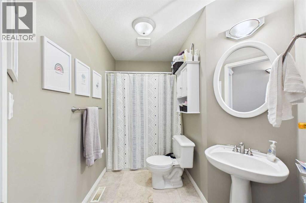 32 Lakes Close — photo 33
