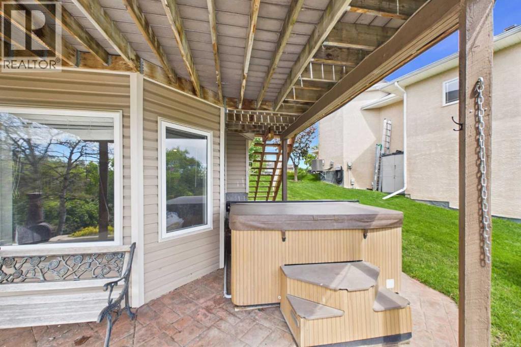 32 Lakes Close — photo 44