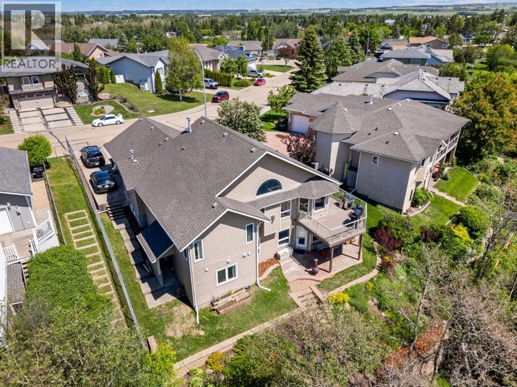 32 Lakes Close — photo 48