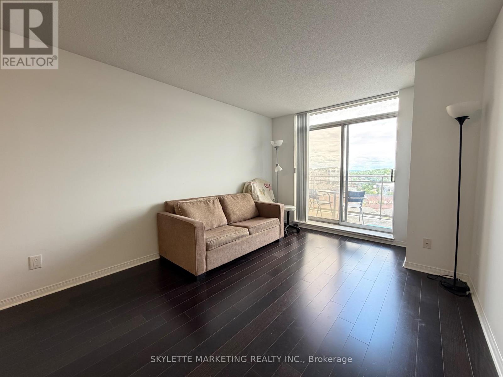 #PH13 75 KING WILLIAM CRESCENT - 11