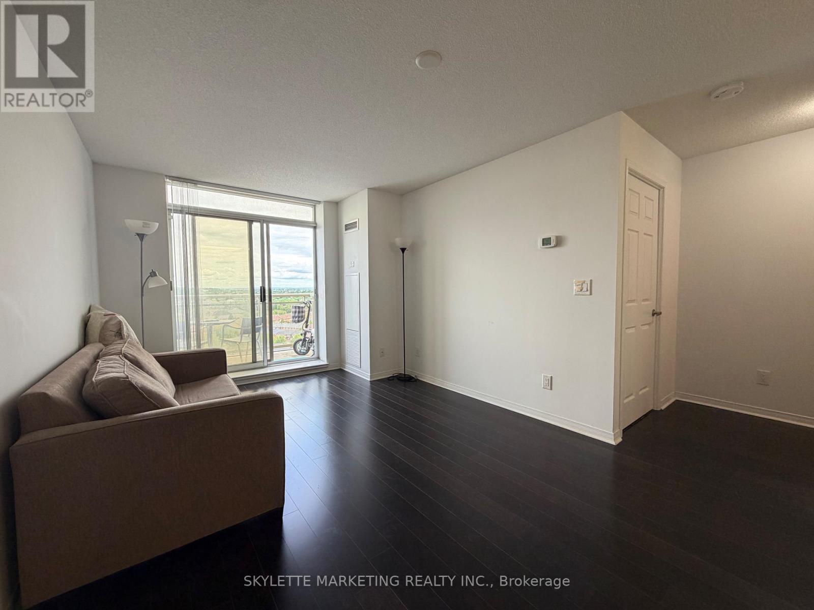 #PH13 75 KING WILLIAM CRESCENT - 12