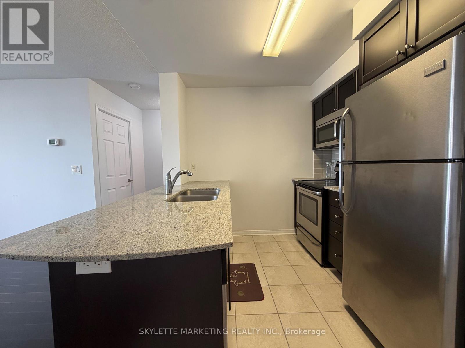 #PH13 75 KING WILLIAM CRESCENT - 14