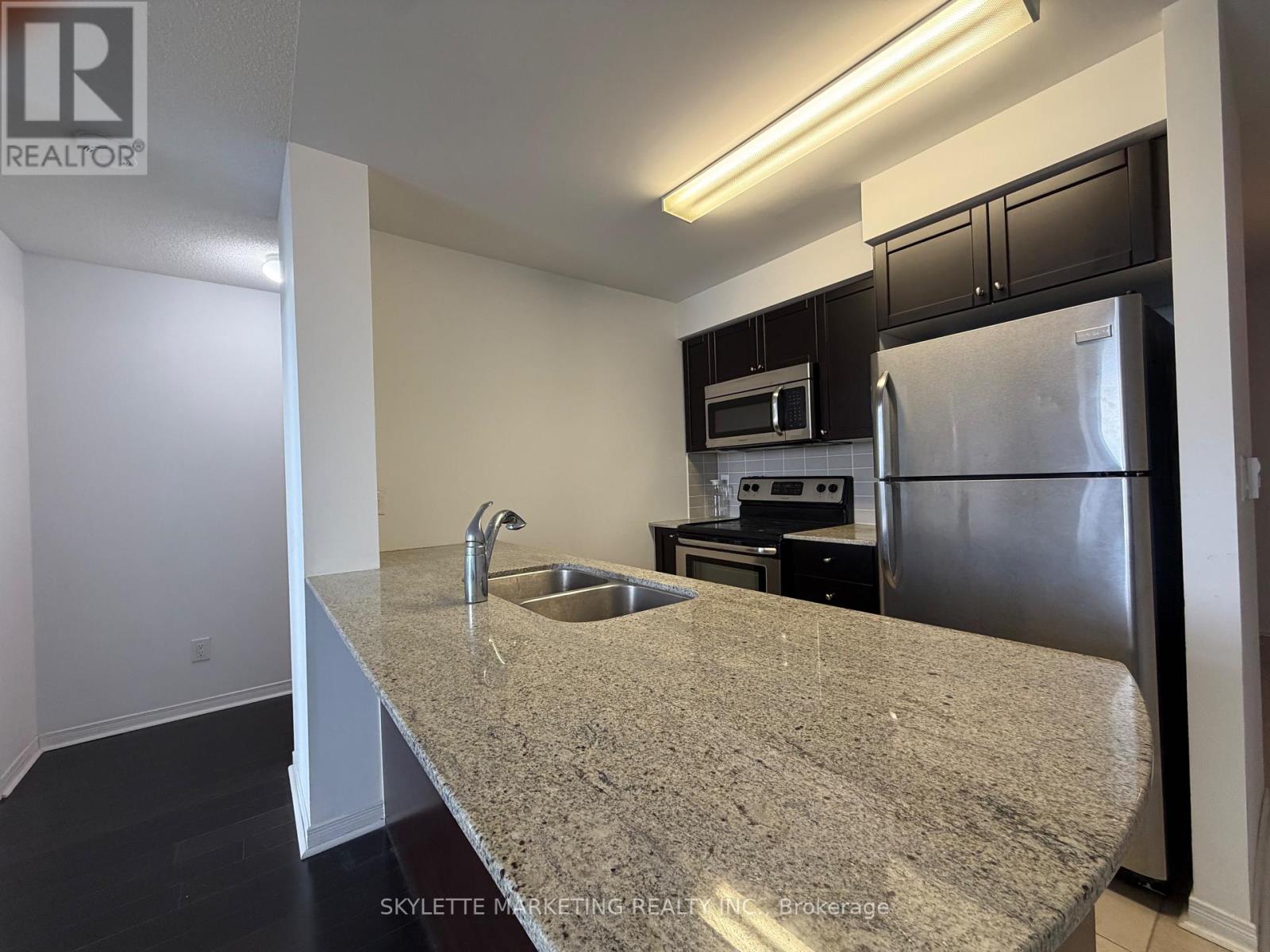 #PH13 75 KING WILLIAM CRESCENT - 15