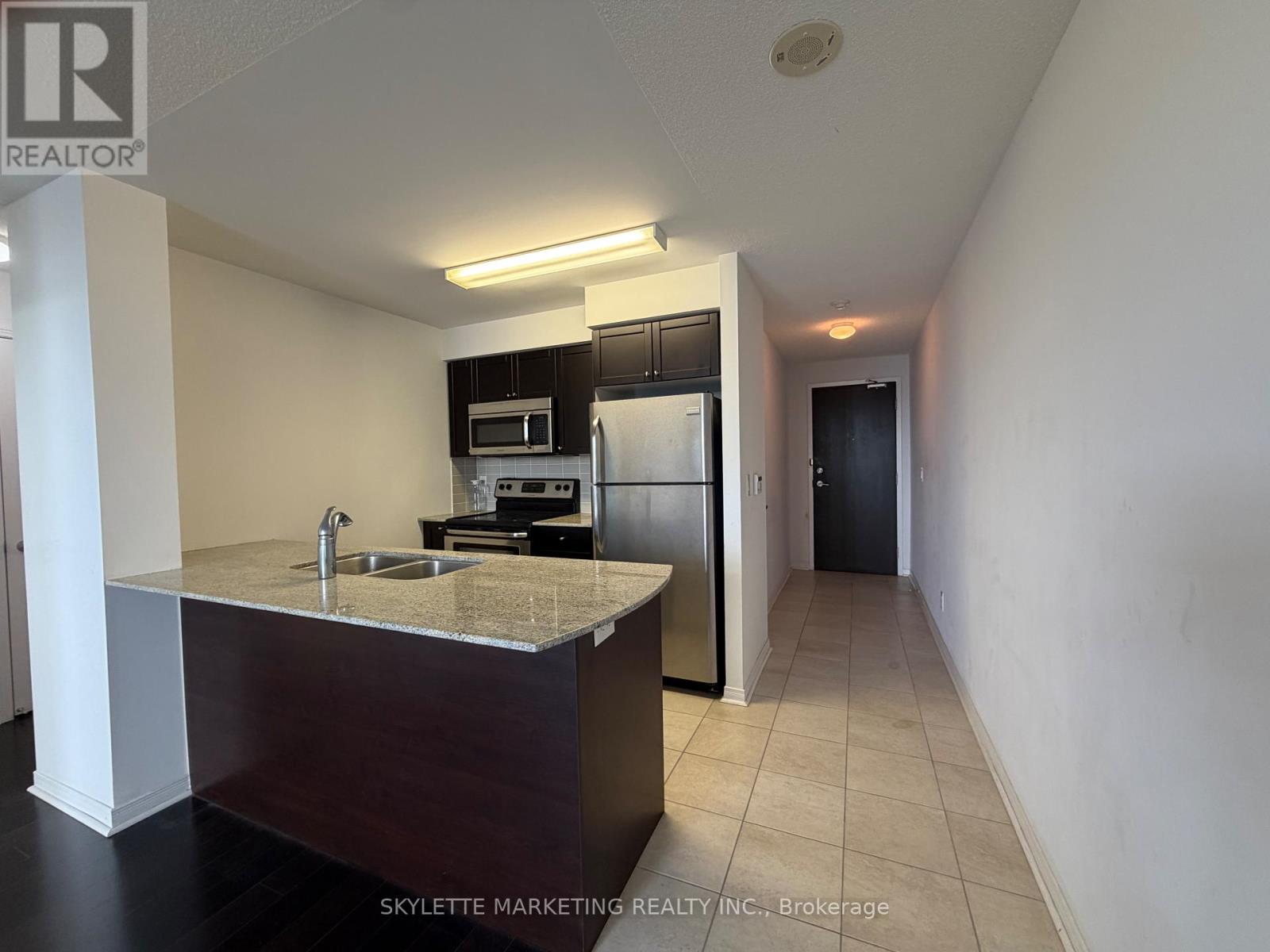 #PH13 75 KING WILLIAM CRESCENT - 16