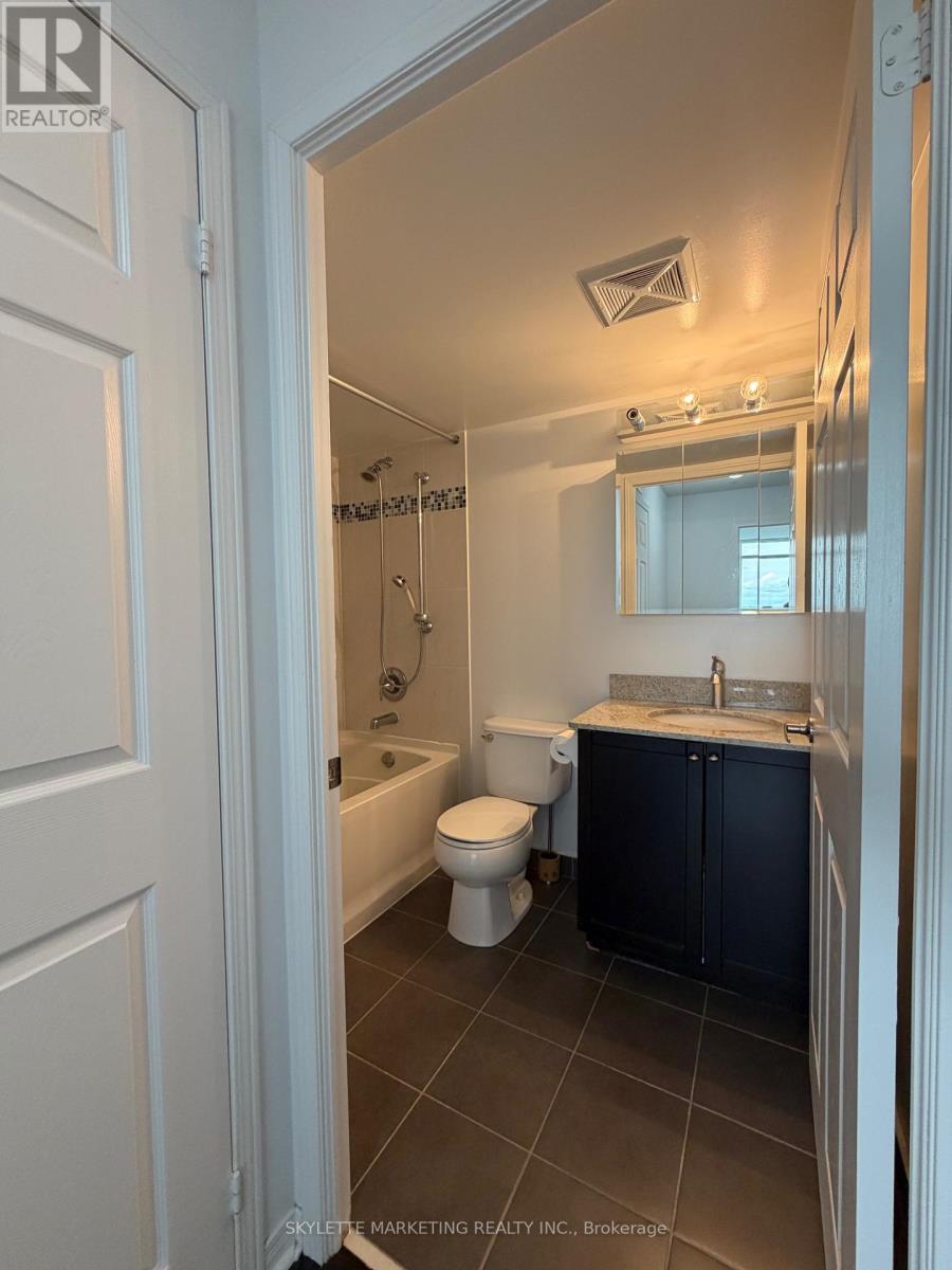 #PH13 75 KING WILLIAM CRESCENT - 19
