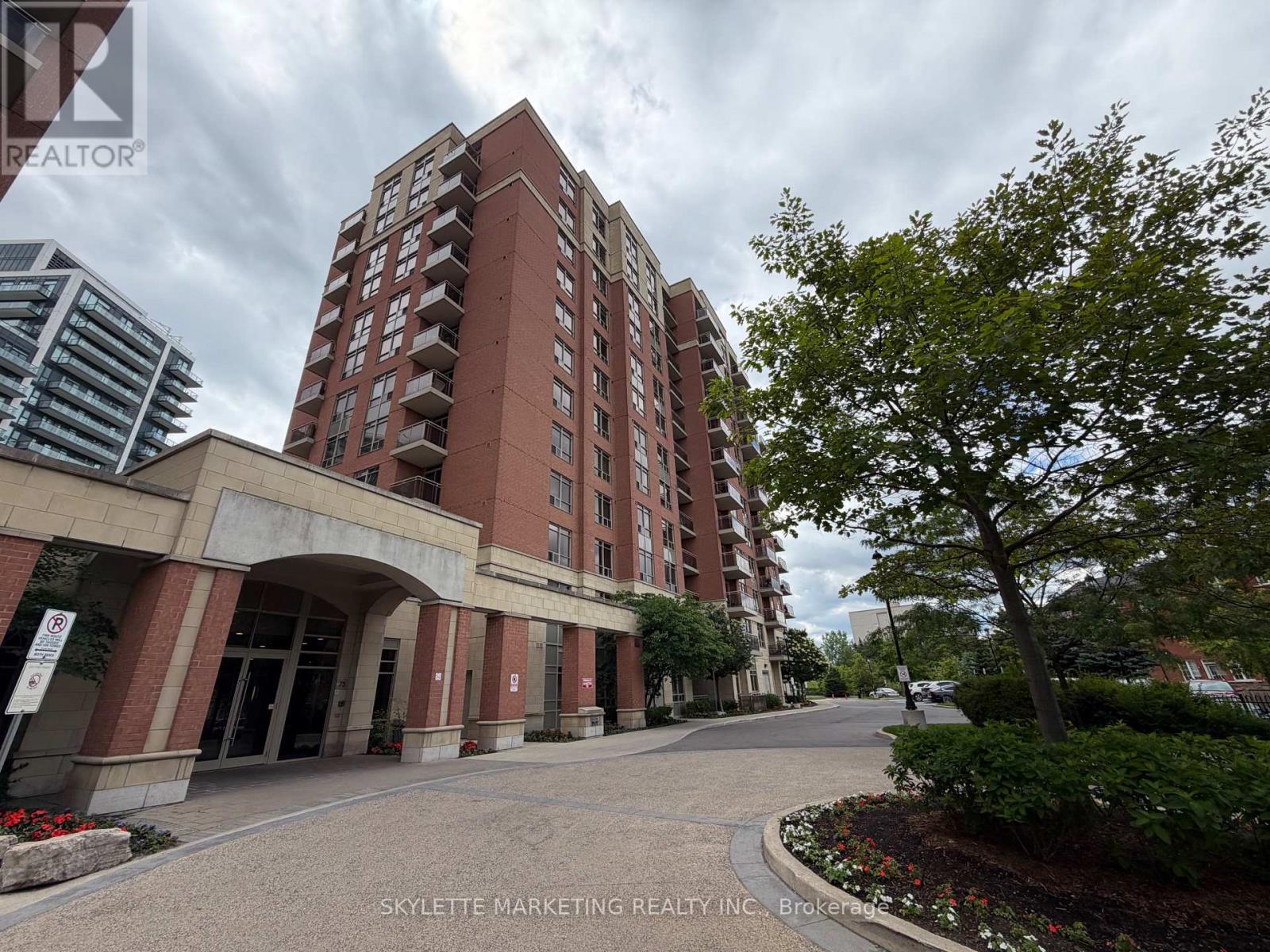 #PH13 75 KING WILLIAM CRESCENT - 3