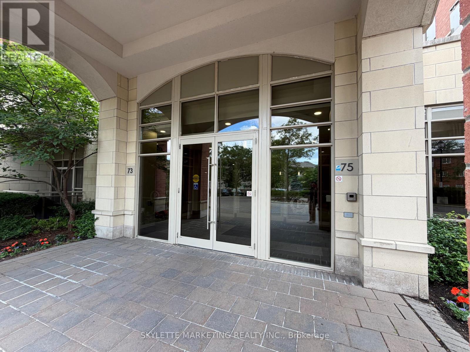 #PH13 75 KING WILLIAM CRESCENT - 5