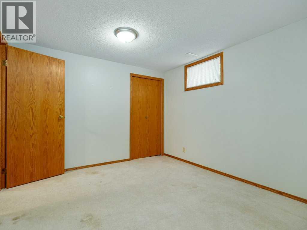51 Wildwood Crescent W — photo 32
