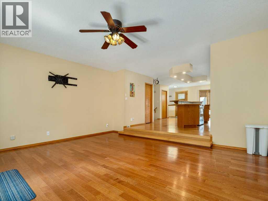 51 Wildwood Crescent W — photo 12