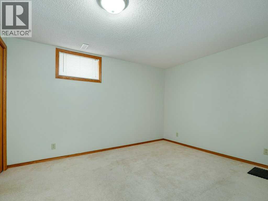 51 Wildwood Crescent W — photo 31