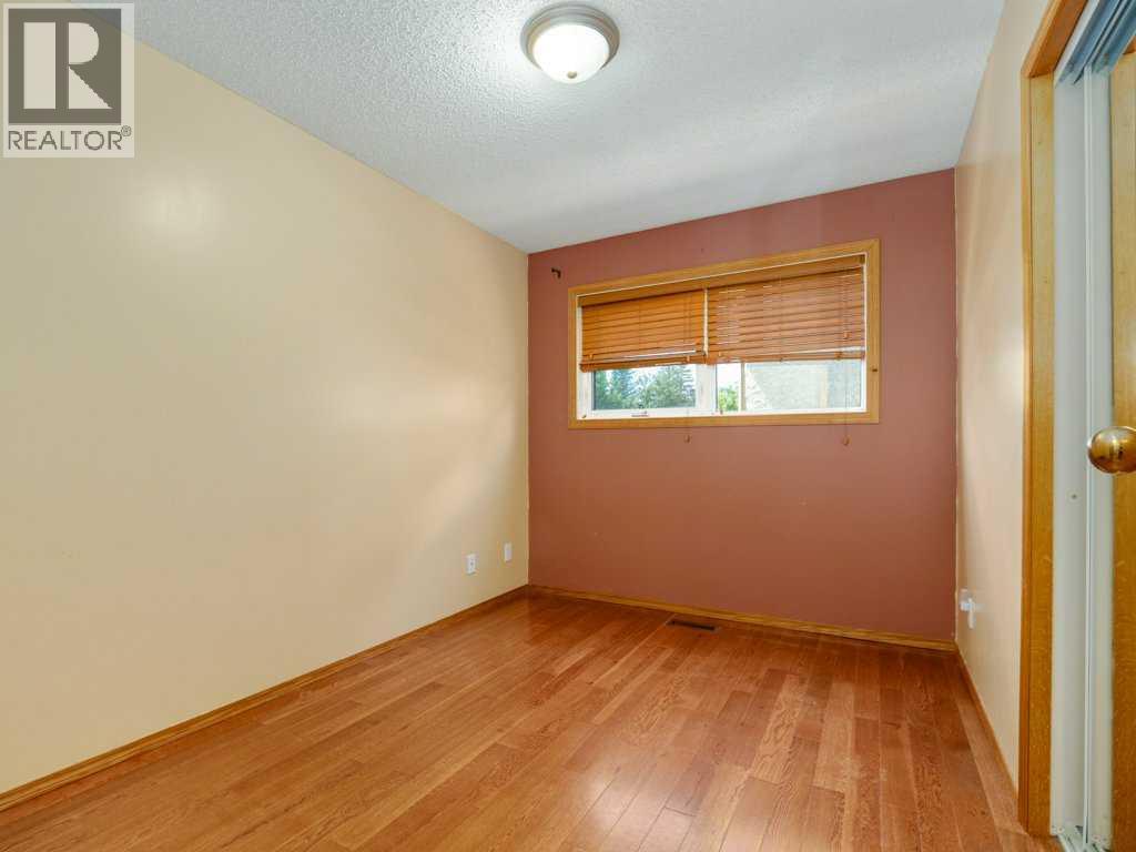 51 Wildwood Crescent W — photo 17
