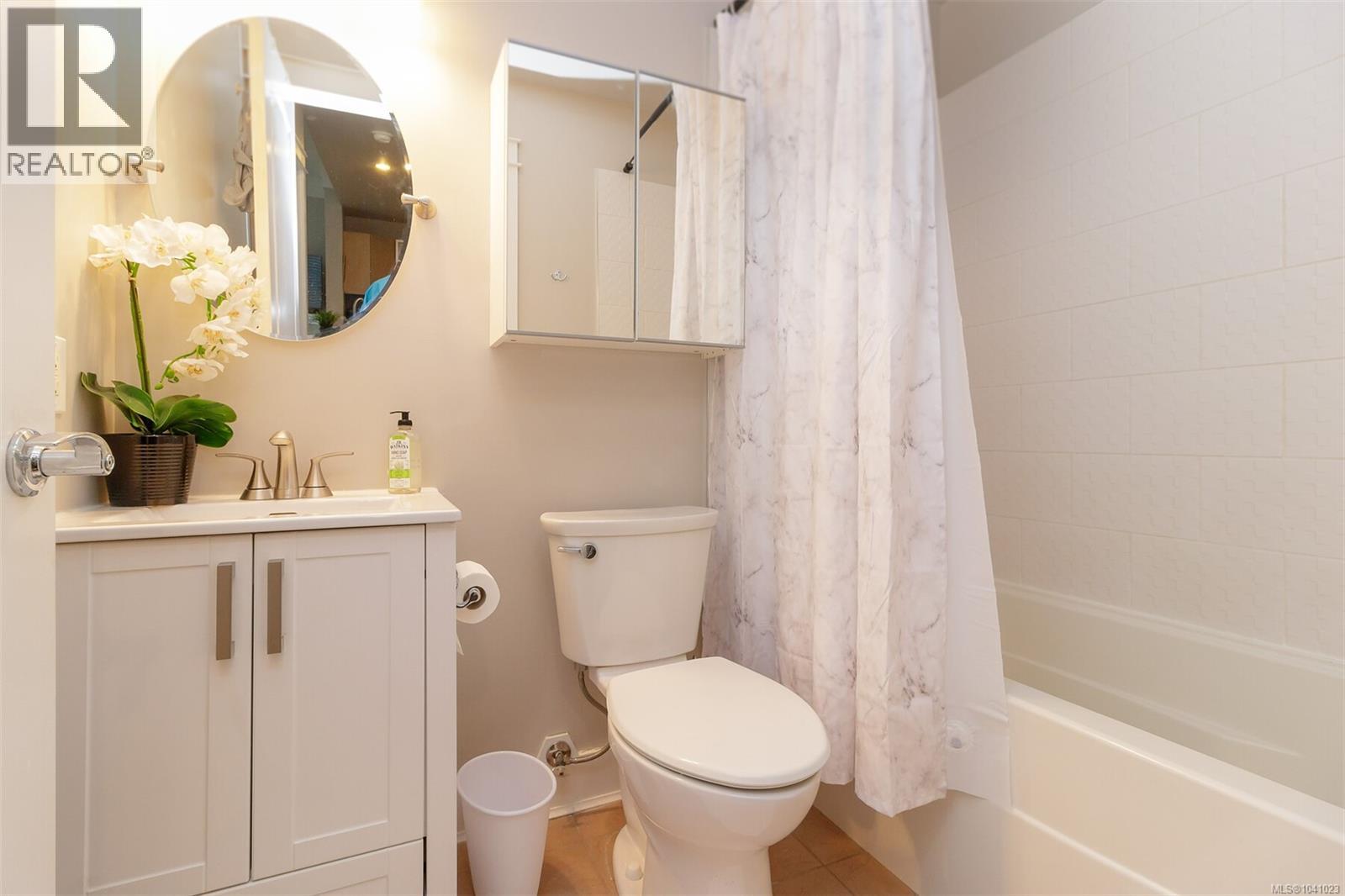 406 845 Yates Street, Victoria