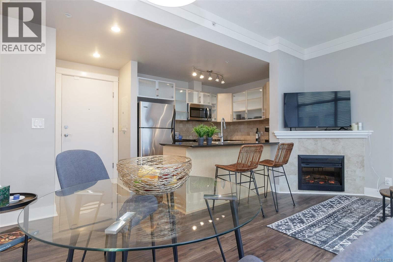 406 845 Yates Street, Victoria