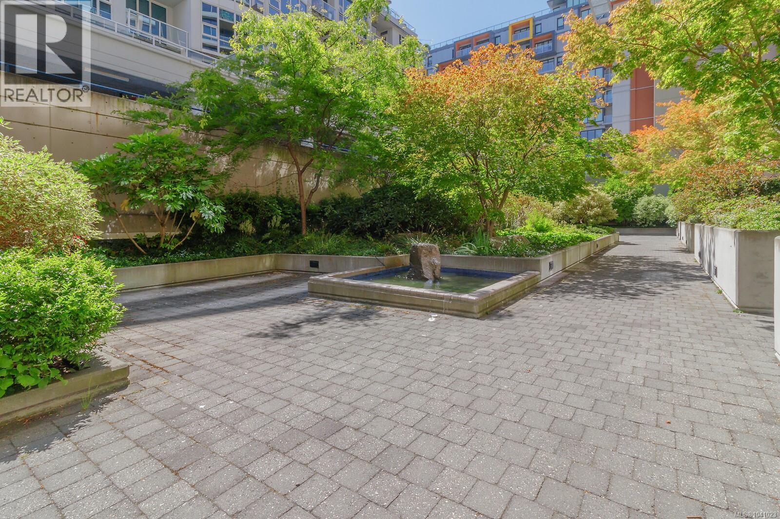 406 845 Yates Street, Victoria