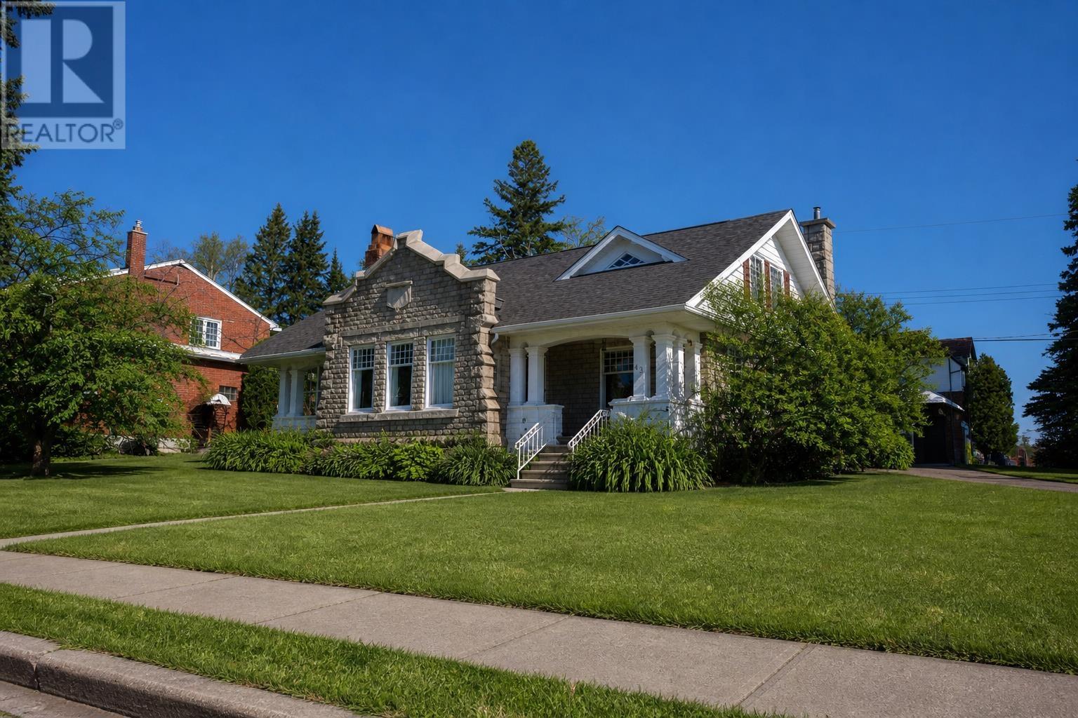 43 Summit AVE - 46