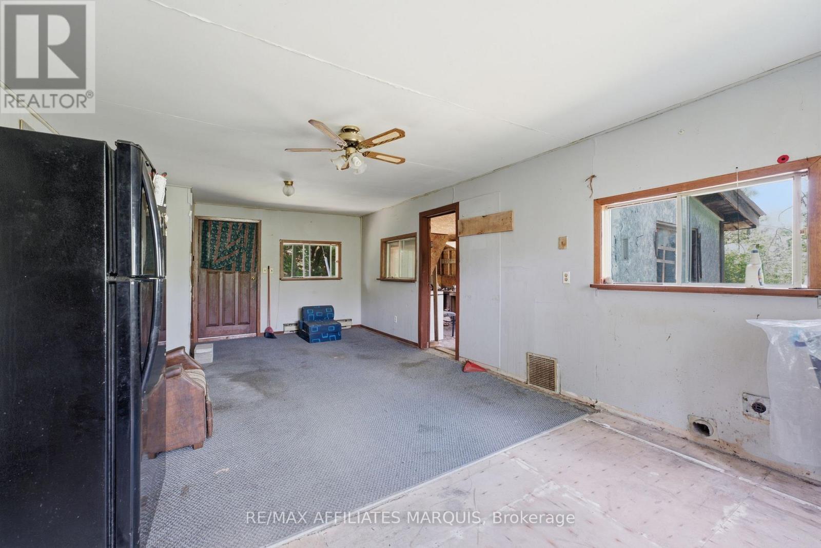1195 THOMPSON ROAD - 10