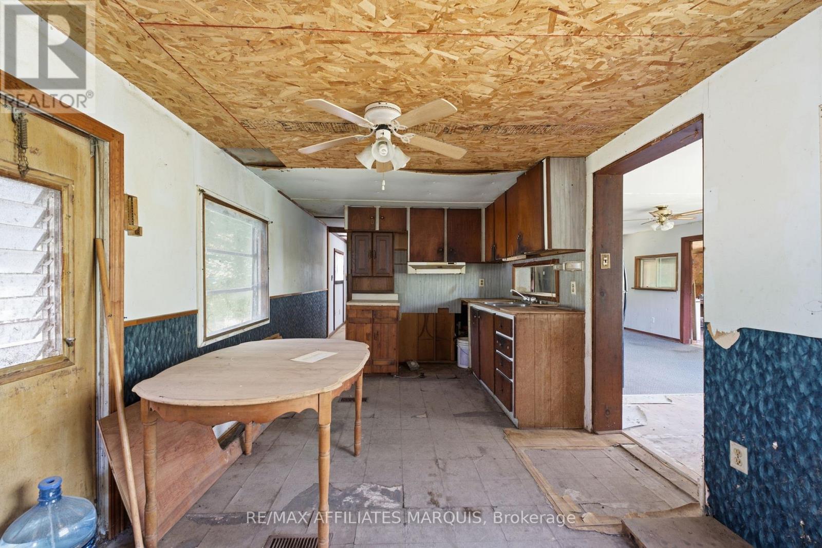 1195 THOMPSON ROAD - 14