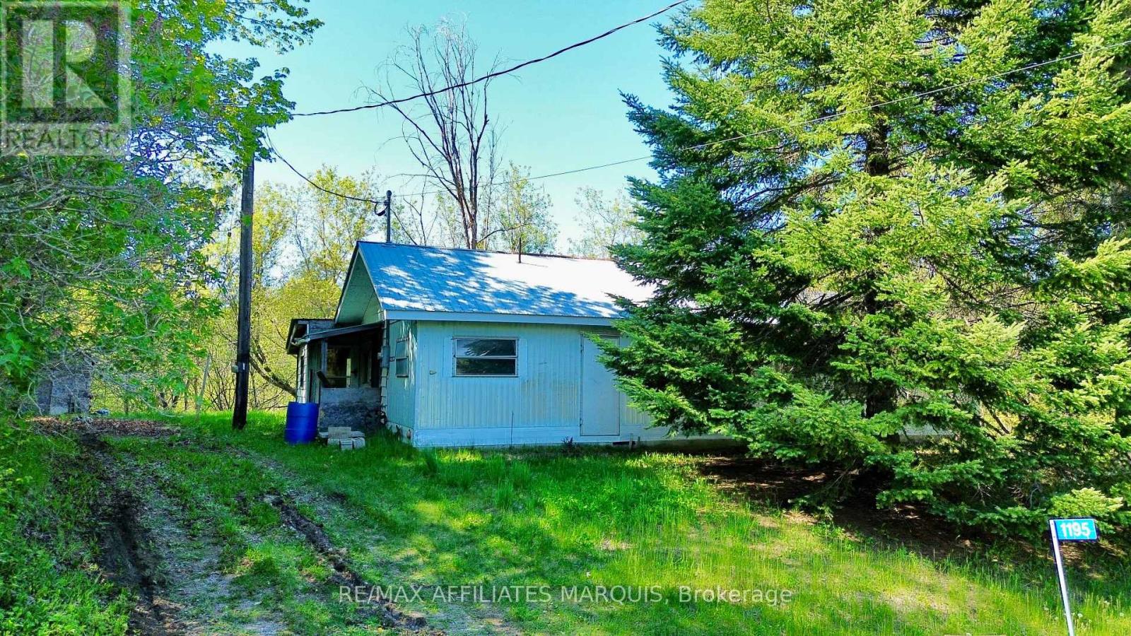 1195 THOMPSON ROAD - 3