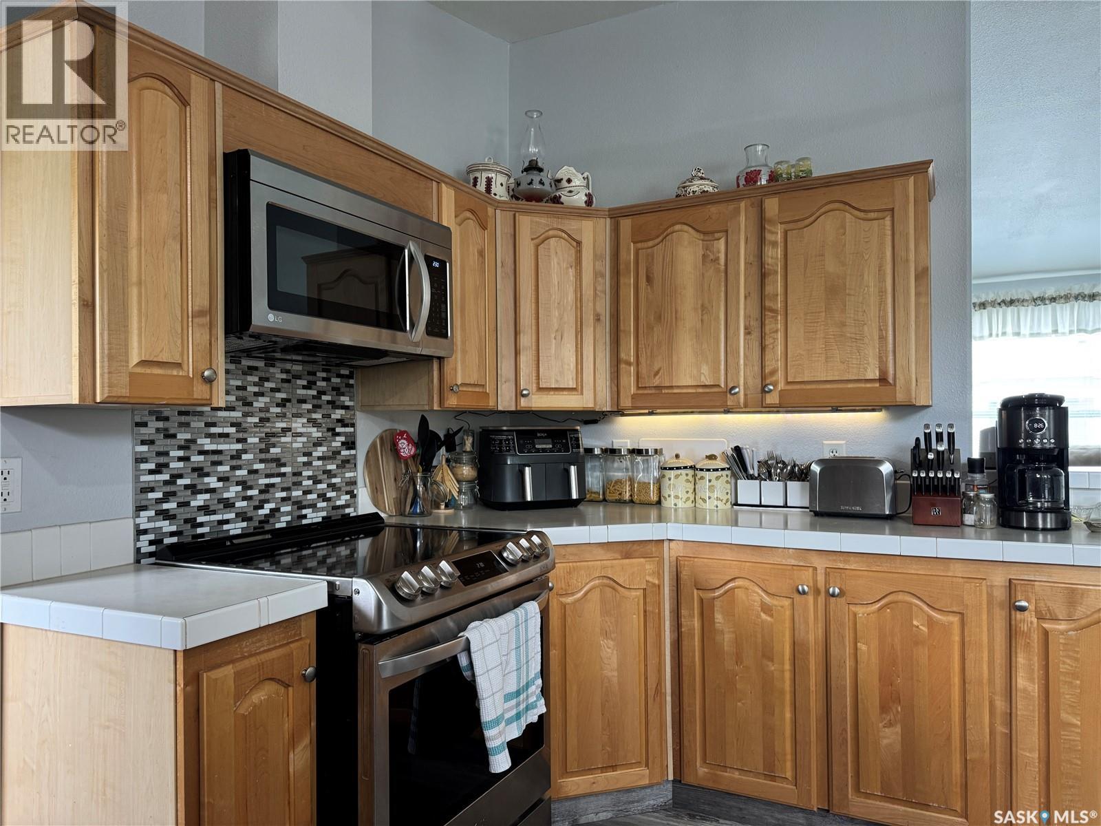 301 Tesky CRESCENT - 4