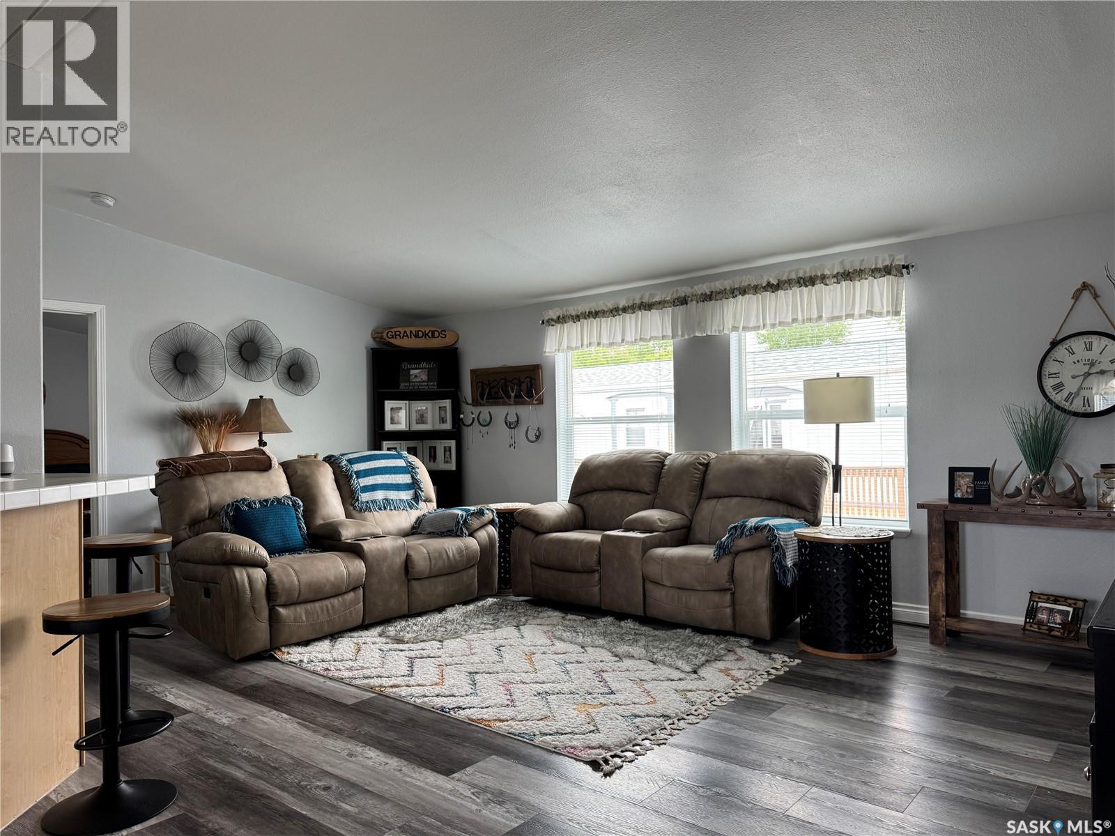301 Tesky CRESCENT - 8