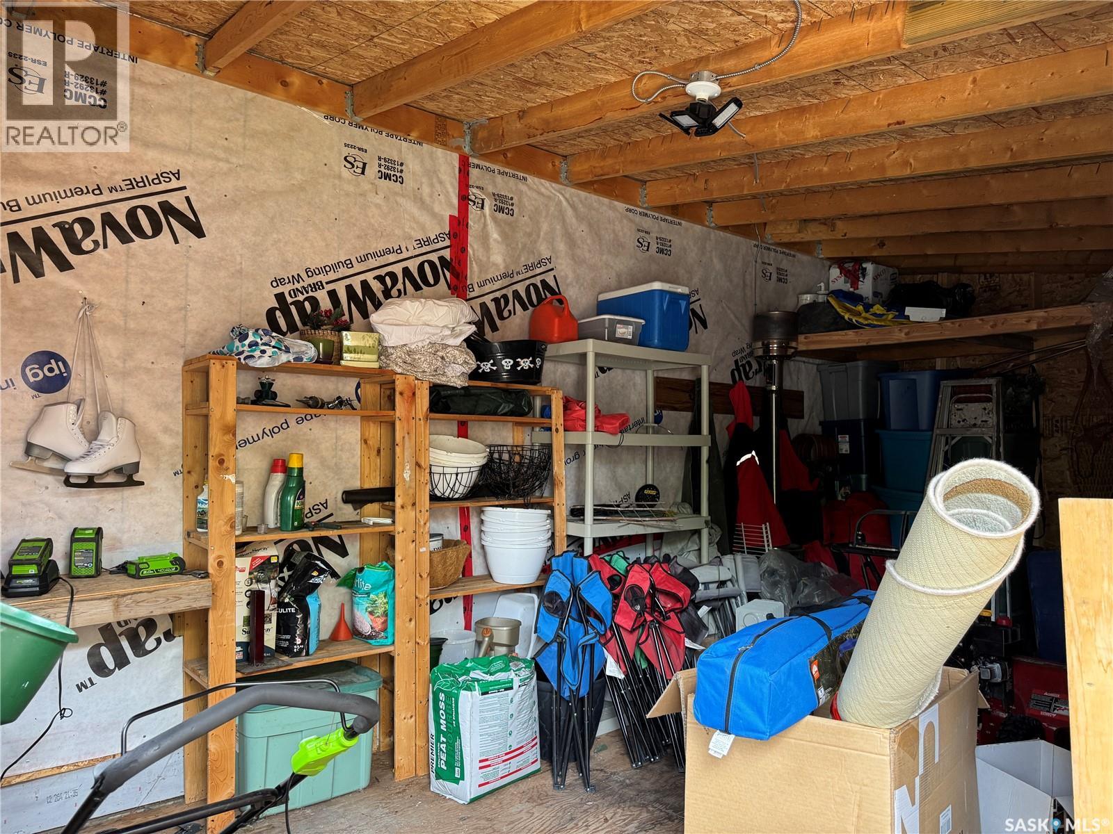 301 Tesky CRESCENT - 34