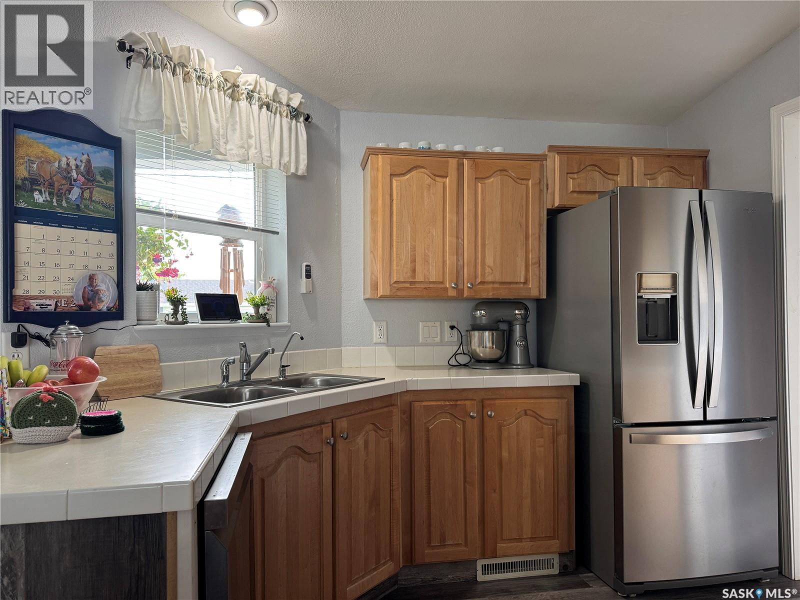301 Tesky CRESCENT - 3
