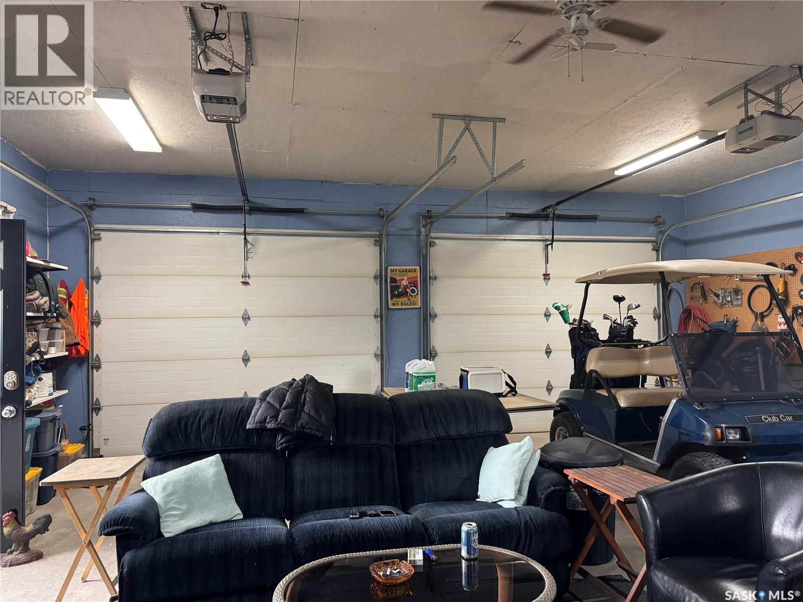 301 Tesky CRESCENT - 43