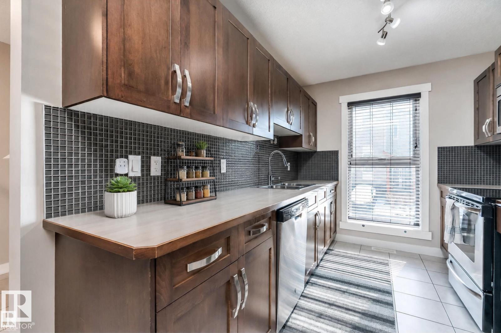 #160 401 SOUTHFORK DR - 3