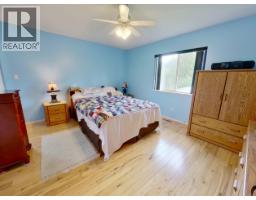 Dining nook - 856 Rolph Street, Quesnel, BC V2J3M1 Photo 16