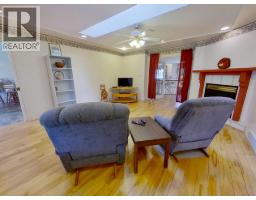 Living room - 856 Rolph Street, Quesnel, BC V2J3M1 Photo 9