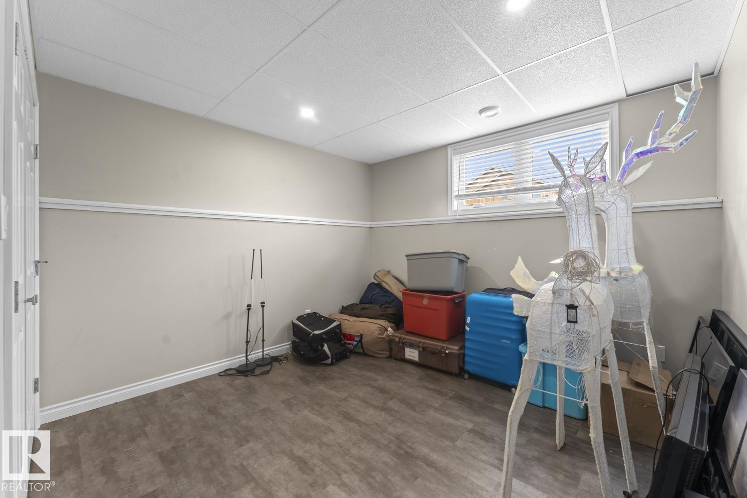 4924 57 AV — photo 37