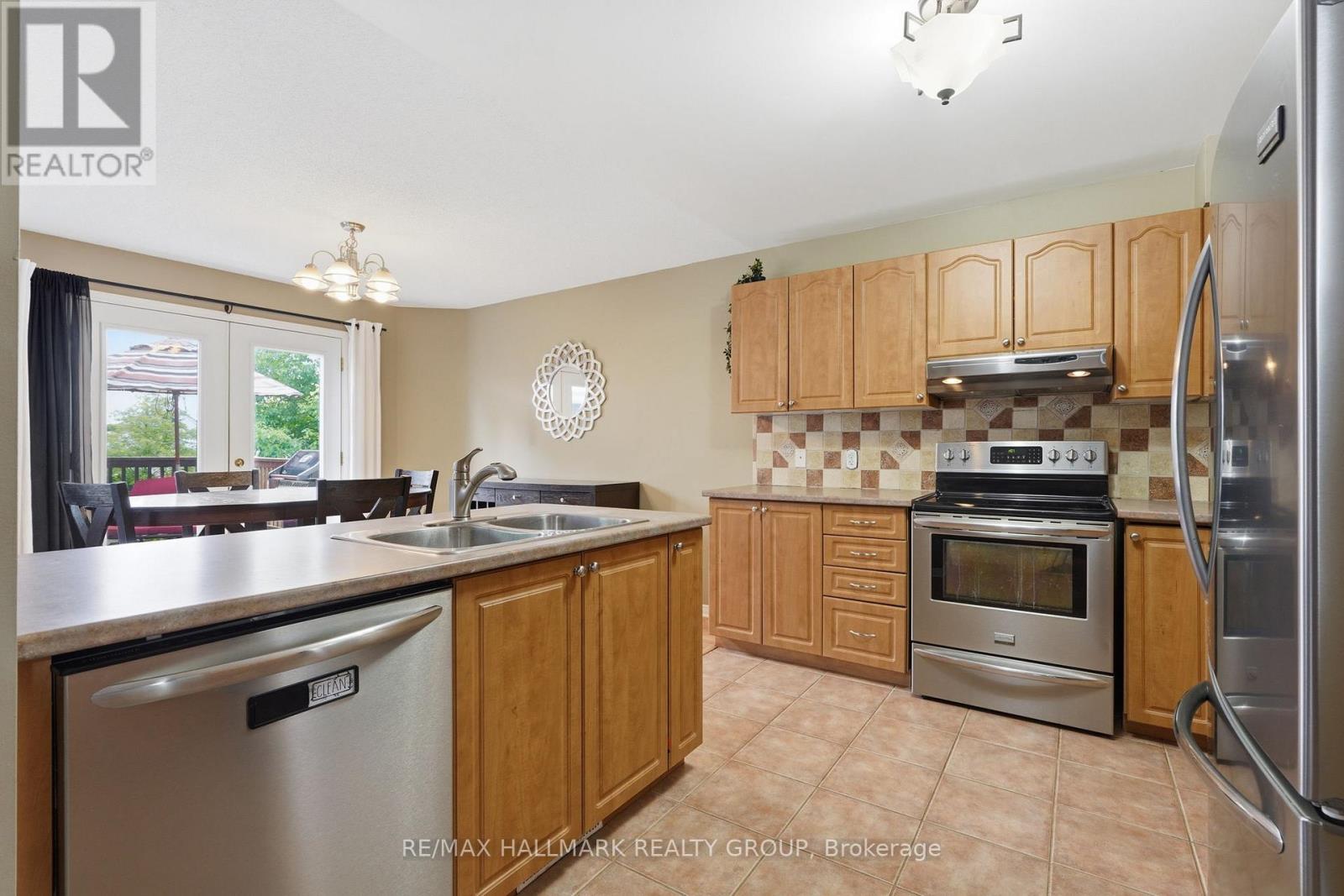 2122 PATRICIA STREET - 10