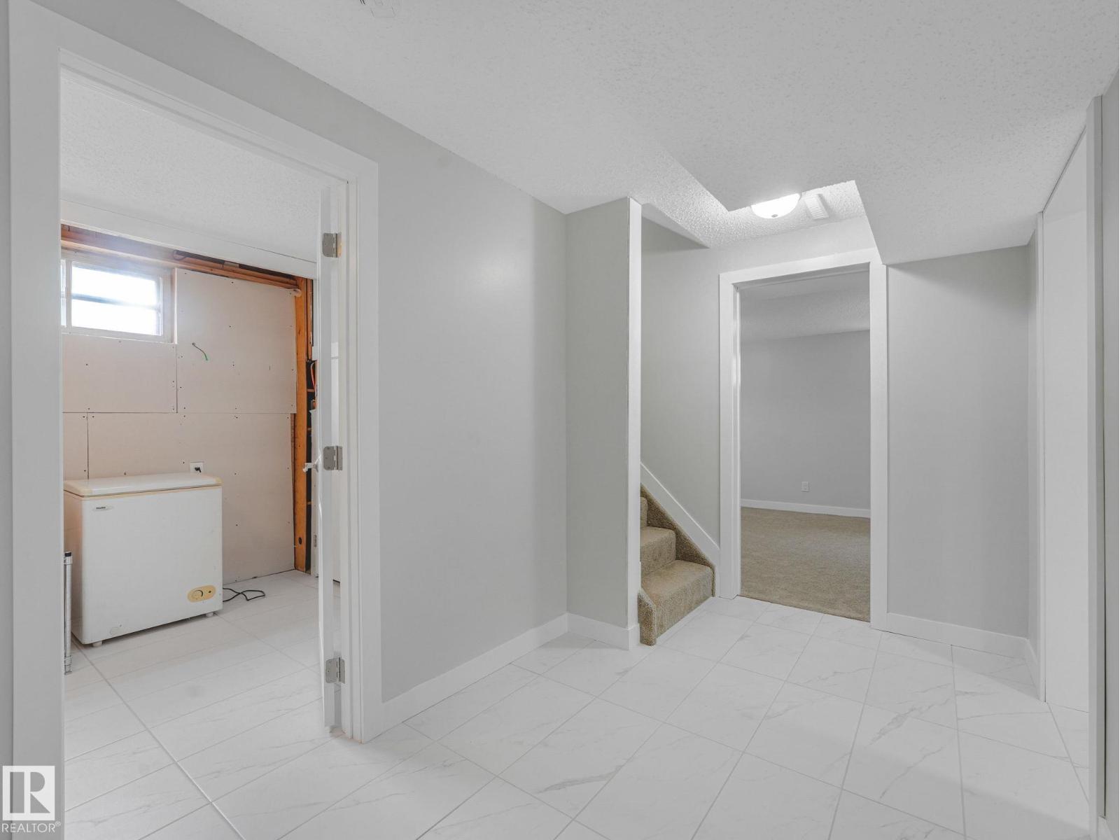 13807 92 ST NW - 35